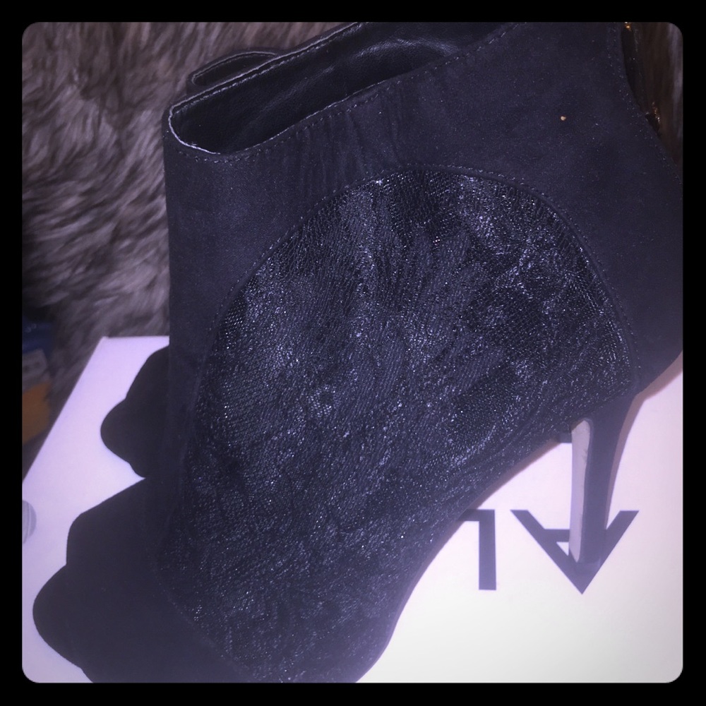 Aldo Biadene/ Black lace peep toe heels